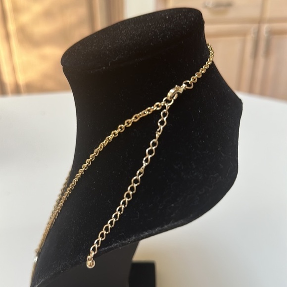 🆕 👋 3/$15 FASHION JEWELRY NECKLACE GOLD TONED EMBOSSED FLOWER - Picture 4 of 4